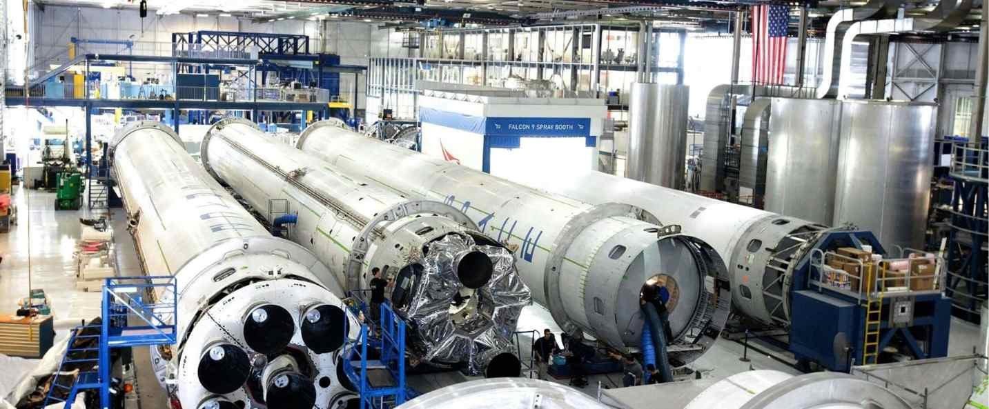 Empresa muy compleja de explicar que hay, con tubos de acero enormes