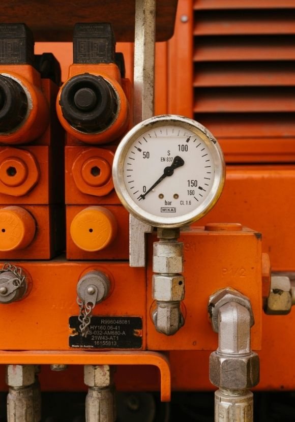  Climatización (Instalación de aires acondicionados)
Ensayos a transformadores (mantenimiento preventivo)
Estudios Geofísicos (Manetometría Aerea; Polarización inducida; CSAM)
Servicio de ahorro de energía para empresas (Arranques suaves de motores eléctricos)
Ensayos no destructivos: (Tintas penetrantes; Medidos de espesor por ultra sonido
Puesta a tierra ( Mediciones; Proyectos de instalación)